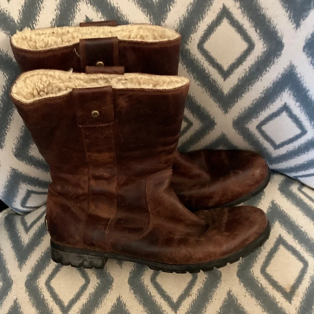 Ugg Brown Leather Boots with Shearling Lining‎ 7 🌸